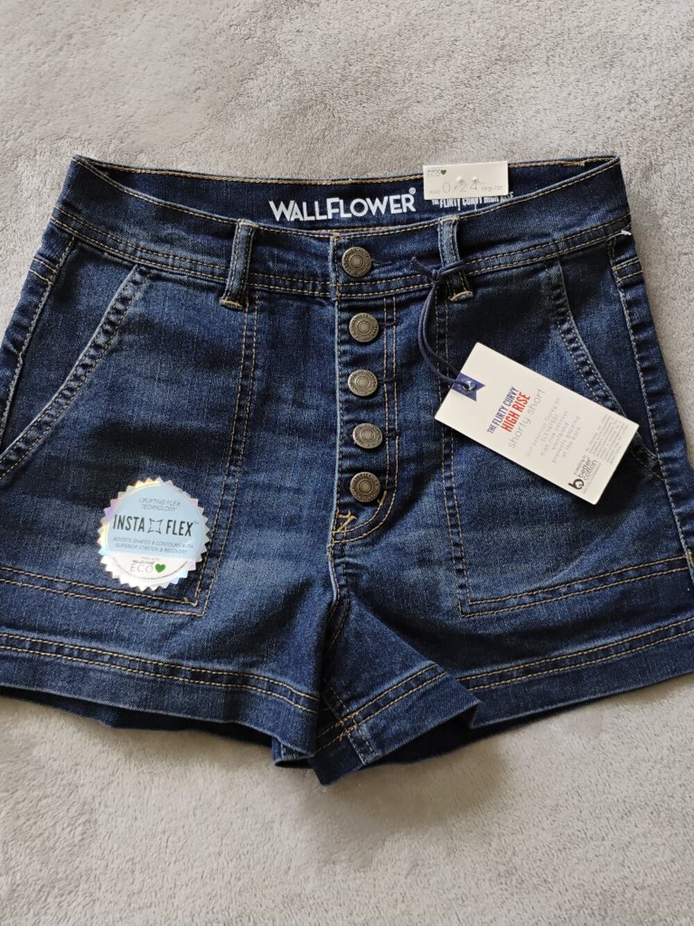 NWT Wallflower Juniors Flirty Curvy High Rise Denim Shorts Size 0